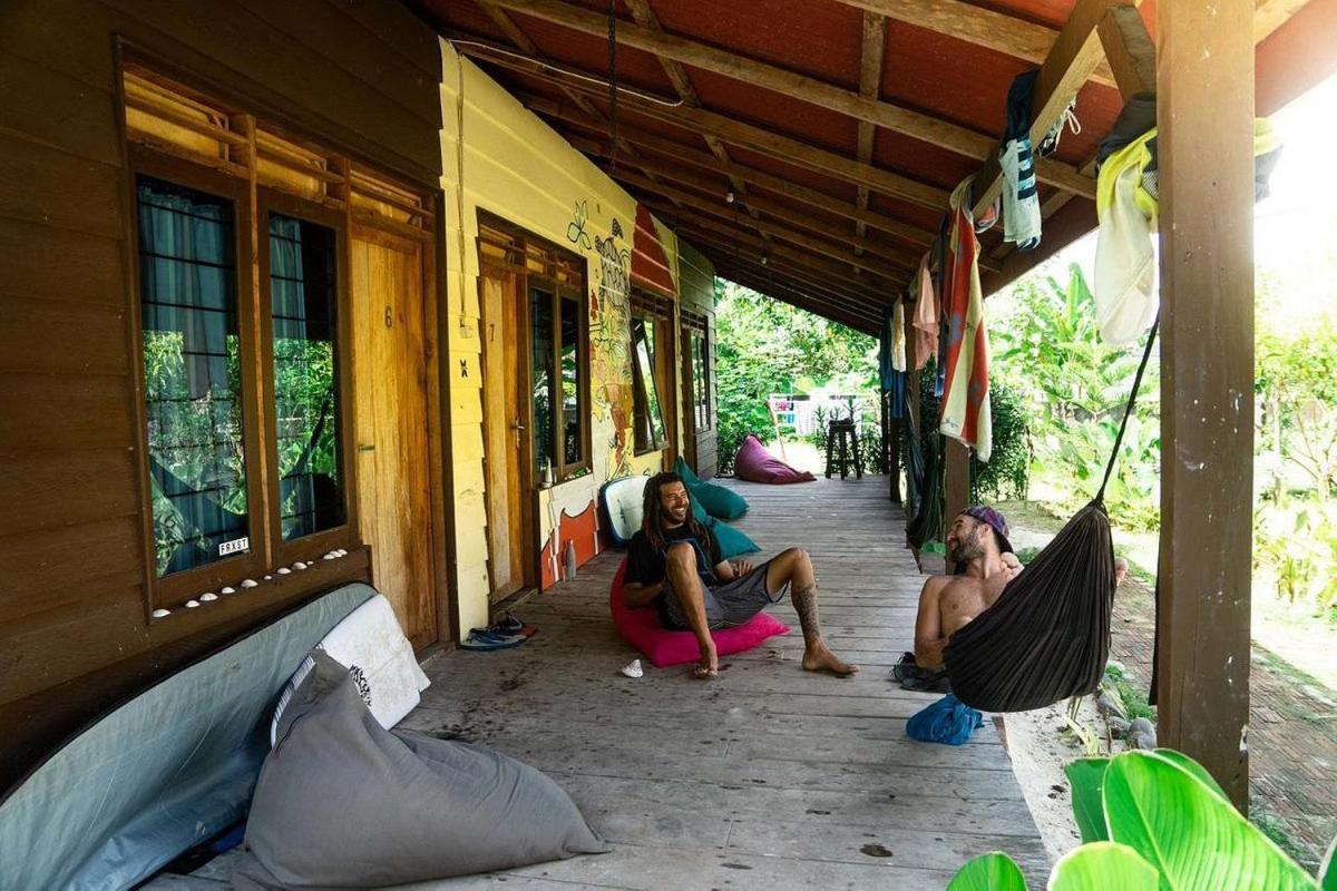 C Point Krui Bed & Breakfast Exterior foto